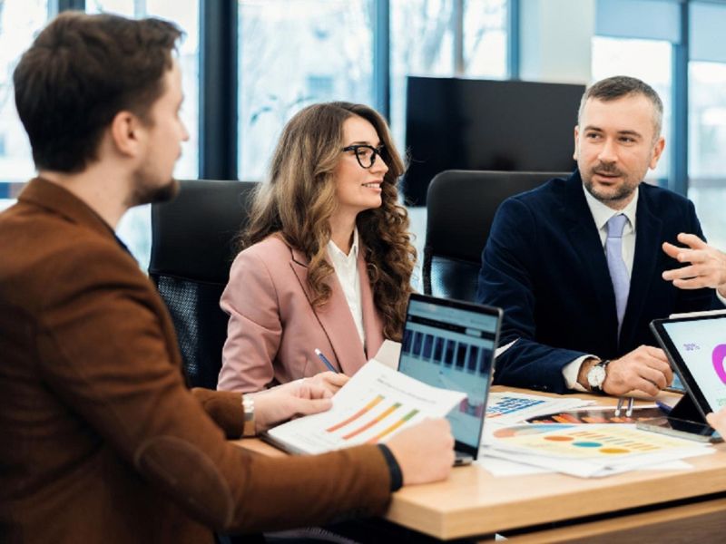 Czym różni się agencja butikowa od korporacyjnej – i co to znaczy dla klienta?